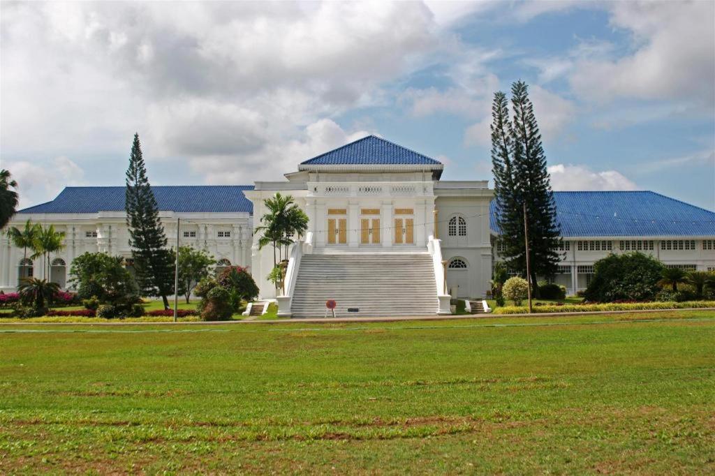 Ritzton Hotel Джохор Бахру Екстериор снимка