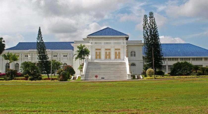 Ritzton Hotel Джохор Бахру Екстериор снимка