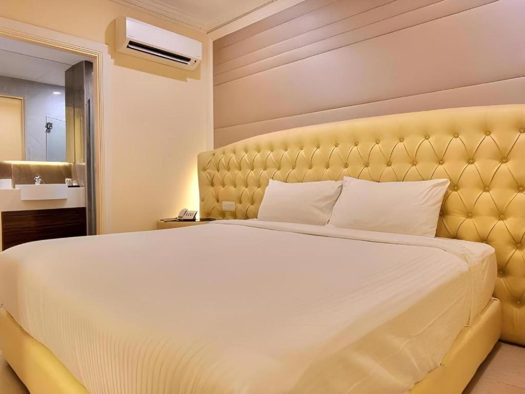 Ritzton Hotel Джохор Бахру Екстериор снимка
