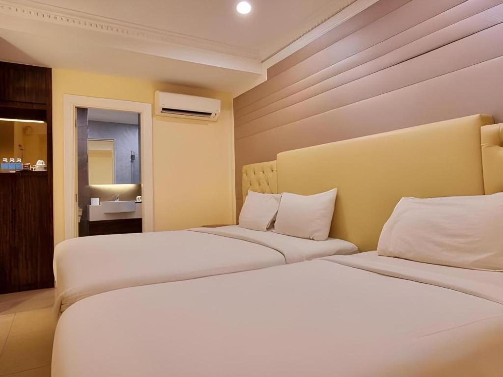 Ritzton Hotel Джохор Бахру Екстериор снимка