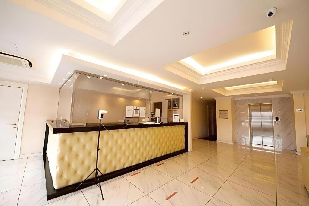 Ritzton Hotel Джохор Бахру Екстериор снимка