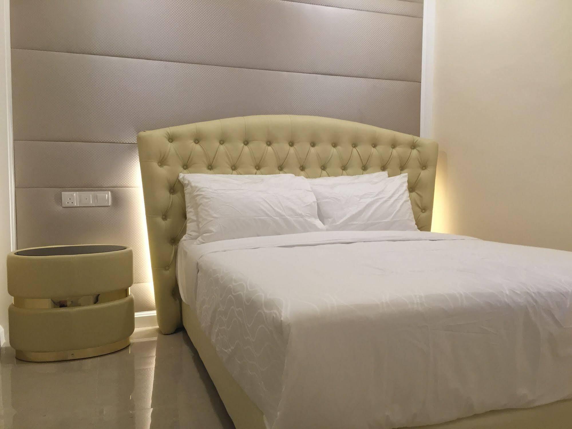 Ritzton Hotel Джохор Бахру Екстериор снимка