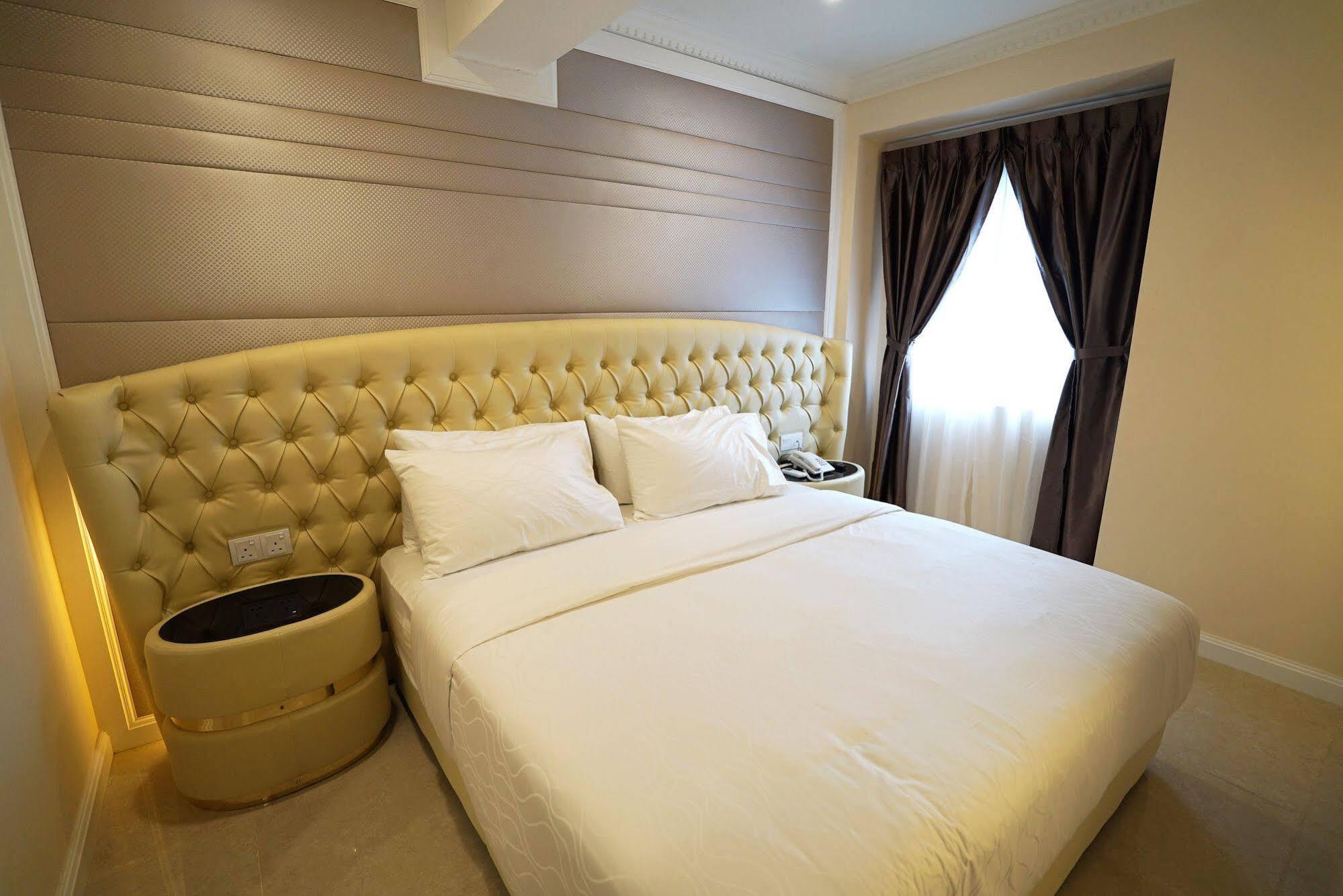 Ritzton Hotel Джохор Бахру Екстериор снимка